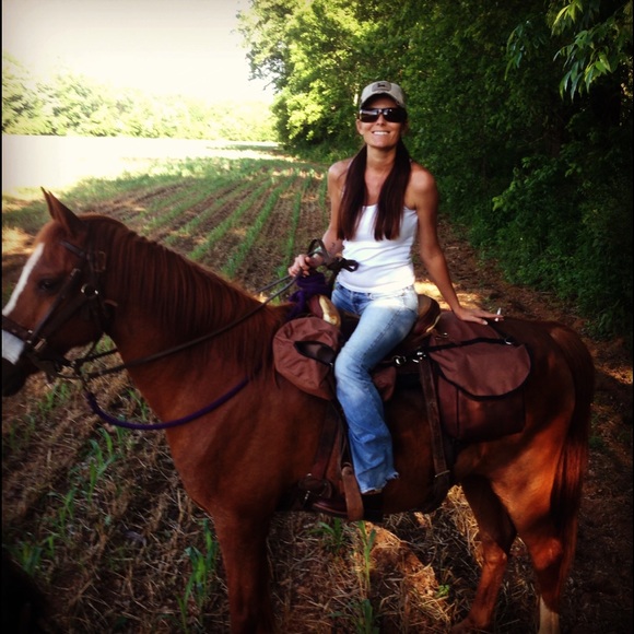 Meet your Posher, Tori - Picture 5 of 10